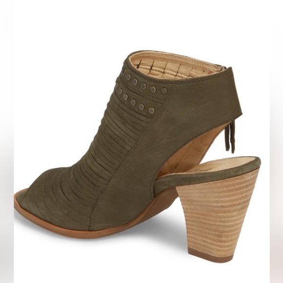 PAUL GREEN sydney Peep Toe Studded Sandal (Women)
$389.00 size 9 women - Picture 2 of 15